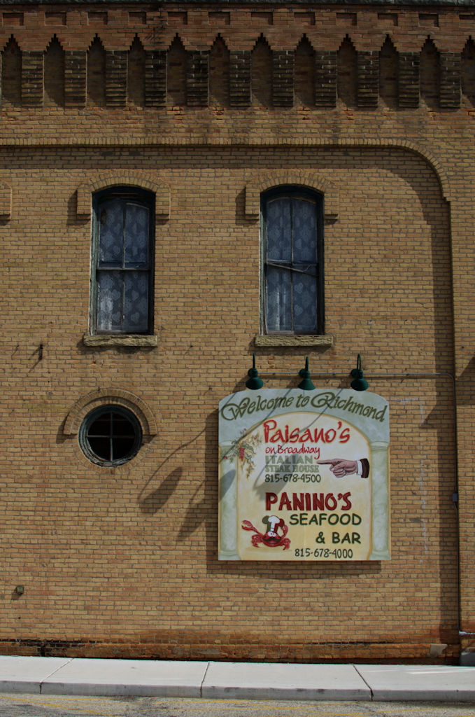 Paisano's New Sign, Richmond, IL